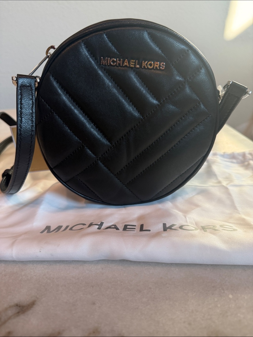 NWT Michael Kors Vivianne Canteen Quilted Leather Crossbody Bag Black Gold